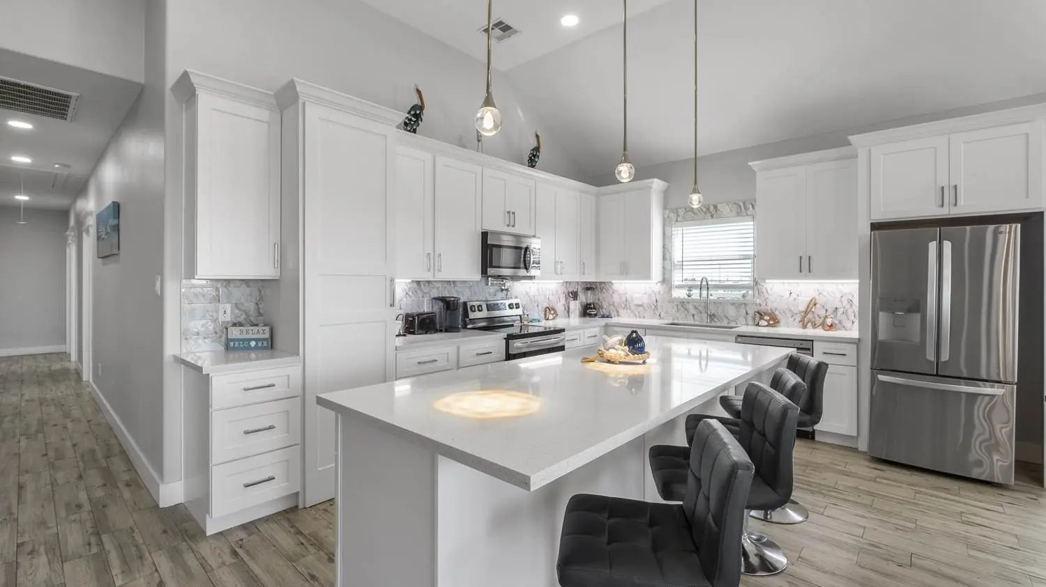 Kitchen island and open-plan living in a Houston home